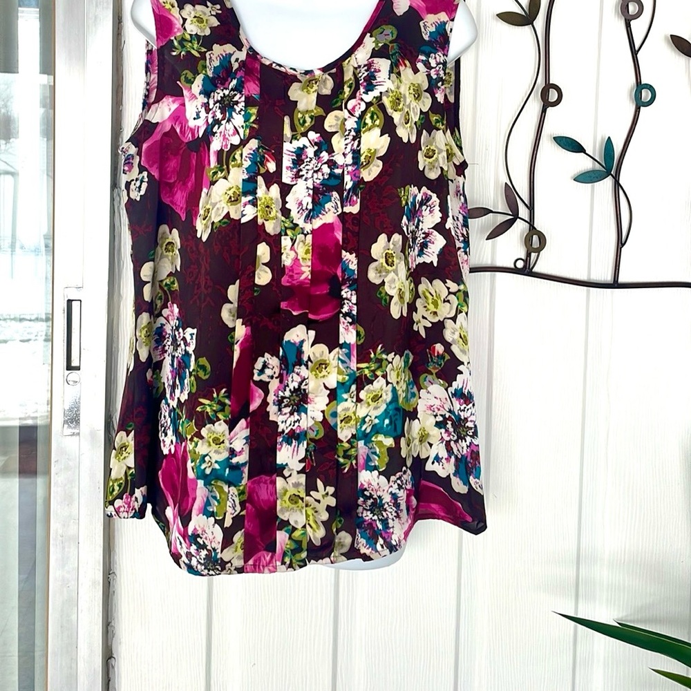 Floral Top - Picture 2 of 7